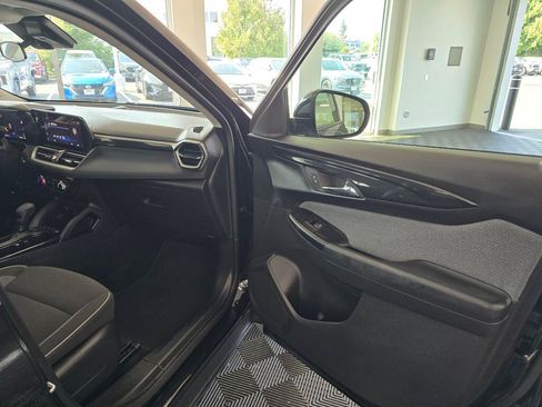 Used 2025 Chevrolet TrailBlazer LT AWD/4WD image 41