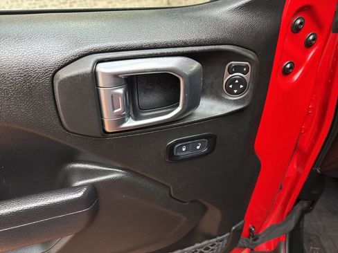 Used 2024 Jeep Gladiator Sport AWD/4WD image 21