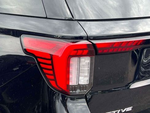 Used 2026 Ford Explorer Active AWD/4WD image 11
