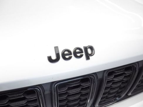Used 2022 Jeep Grand Cherokee L Limited w/ Black Appearance Package AWD/4WD image 7