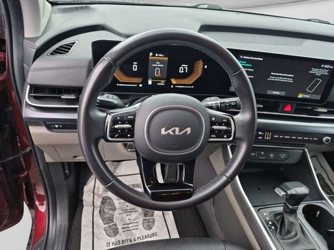 Used 2025 Kia Carnival FWD image 28