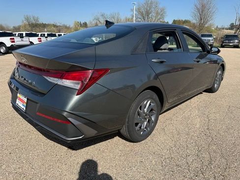 Used 2024 Hyundai Elantra SEL FWD image 8