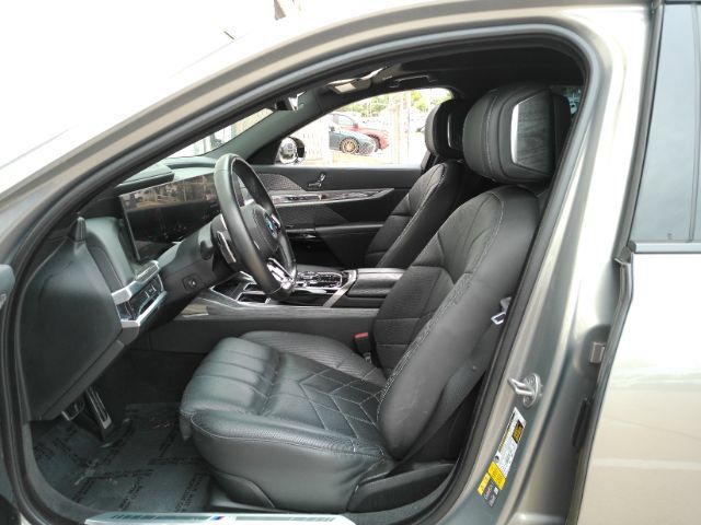 Used 2024 BMW i7 xDrive60 w/ Premium Package AWD/4WD image 16