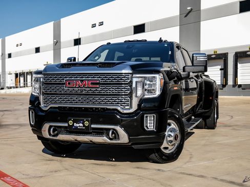 Used 2022 GMC Sierra 3500 Denali w/ Technology Package image 3