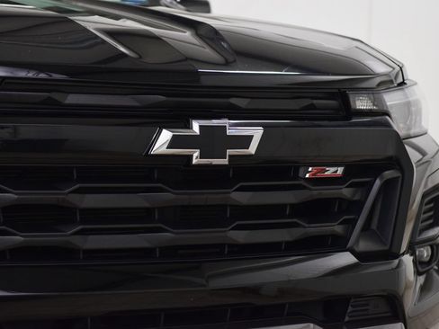Used 2024 Chevrolet Colorado Z71 w/ Z71 Convenience Package 2 AWD/4WD image 11