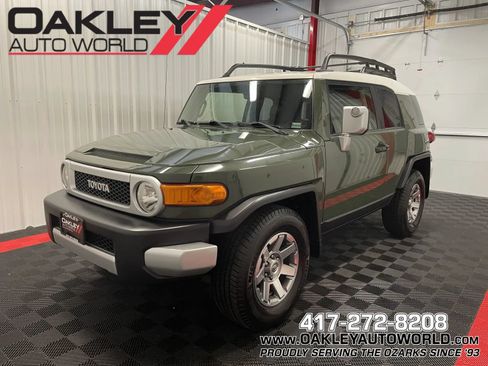 Used 2014 Toyota FJ Cruiser 2WD w/ Convenience Package image 1