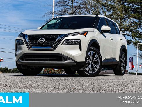 Used 2023 Nissan Rogue SV image 3