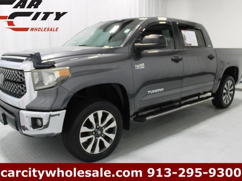 Used 2018 Toyota Tundra SR5 w/ SR5 Upgrade Package AWD/4WD image 1