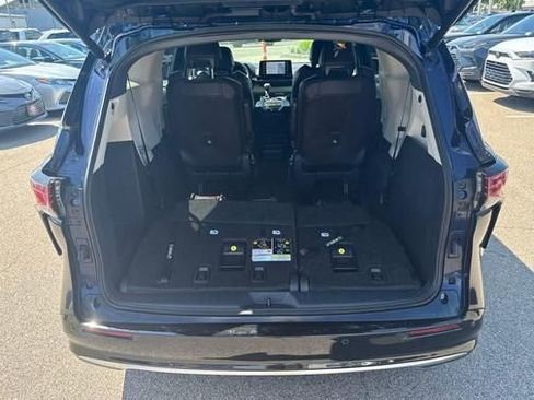 Used 2024 Toyota Sienna Platinum image 10