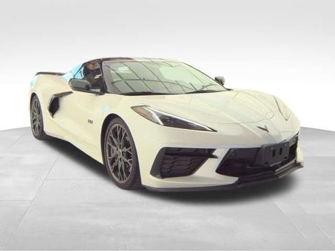 Used 2023 Chevrolet Corvette Stingray Premium Conv w/ Z51 Performance Package RWD image 3