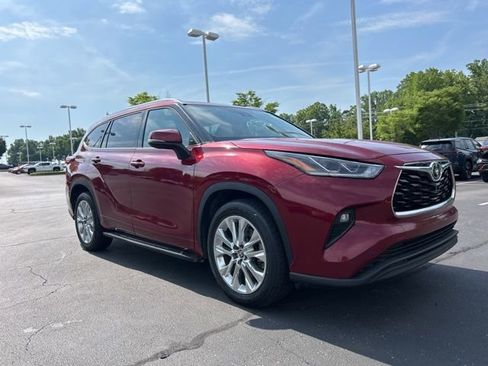 Used 2022 Toyota Highlander Limited FWD image 4