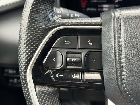 Used 2024 Toyota Sequoia Platinum AWD/4WD image 9