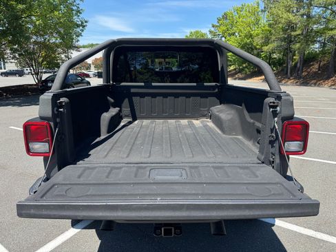 Used 2022 Jeep Gladiator Sport AWD/4WD image 11