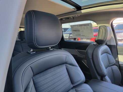 New 2025 Lincoln Nautilus Reserve image 14