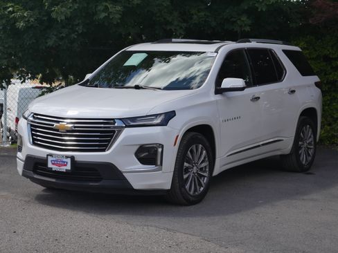 Used 2022 Chevrolet Traverse Premier AWD/4WD image 2