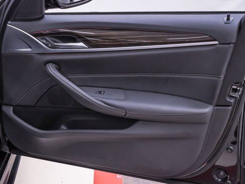 Used 2019 BMW 540i w/ M Sport Package image 34