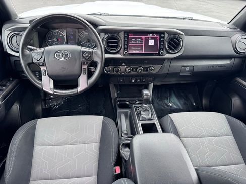 Used 2020 Toyota Tacoma TRD Sport AWD/4WD image 7