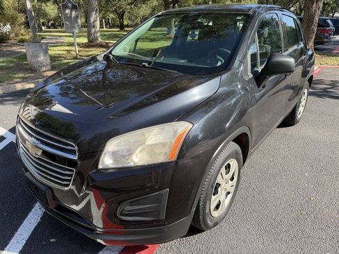 Used 2016 Chevrolet Trax LS FWD image 2