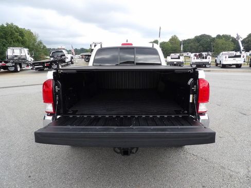 Used 2016 Toyota Tacoma SR5 w/ SR5 Appearance Package (SN) AWD/4WD image 43
