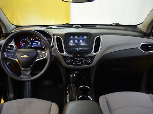 Used 2020 Chevrolet Equinox LT image 2