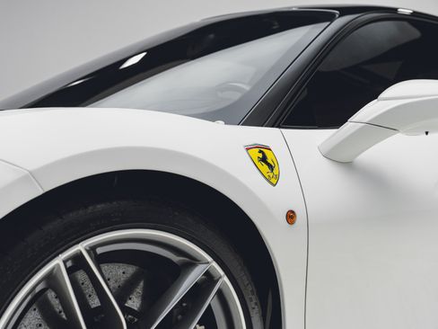 Used 2018 Ferrari 488 GTB RWD image 14