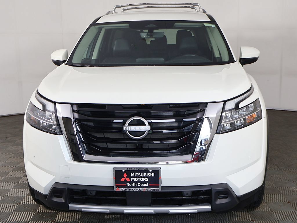 Used 2024 Nissan Pathfinder SL AWD/4WD image 13