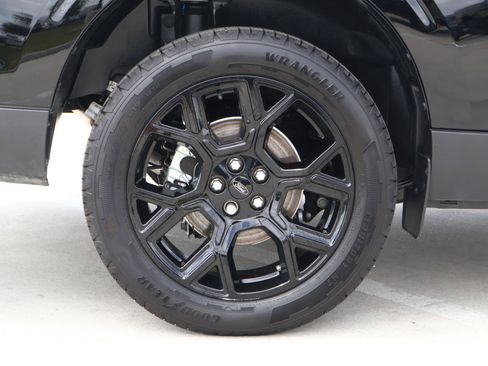 Used 2025 Ford Maverick Lariat w/ Black Appearance Package AWD/4WD image 9