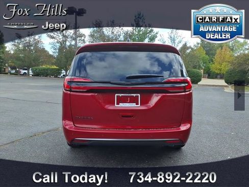 New 2026 Chrysler Pacifica Select image 7