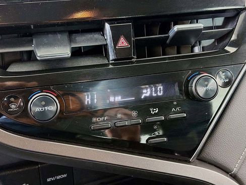 Used 2024 Toyota Camry SE image 30