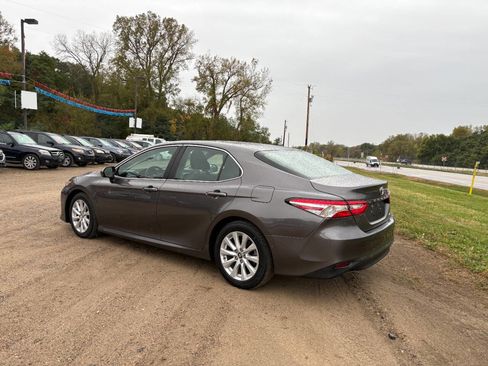 Used 2018 Toyota Camry LE image 13