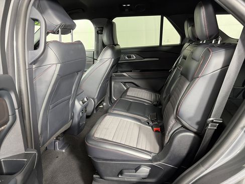 Used 2025 Ford Explorer ST-Line w/ ST-Line Street Pack image 14