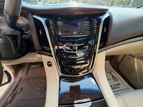 Used 2016 Cadillac Escalade Premium image 22
