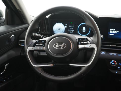 Used 2025 Hyundai Elantra SEL FWD image 15