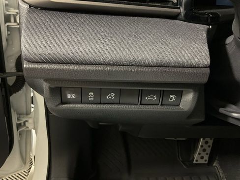 Used 2025 Toyota Camry SE AWD/4WD image 29