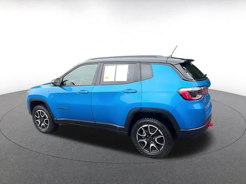Used 2025 Jeep Compass Trailhawk AWD/4WD image 9