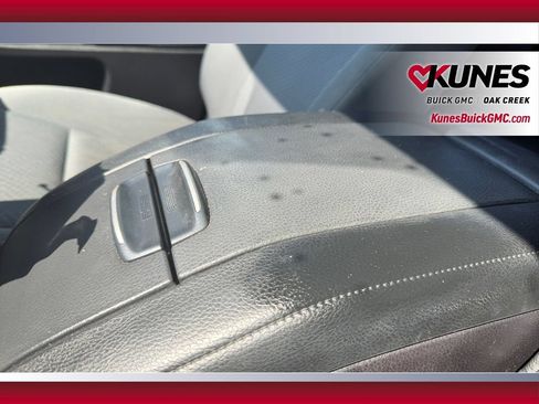 Used 2019 Toyota Highlander LE FWD image 29