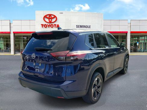 Used 2025 Nissan Rogue SV AWD/4WD image 3