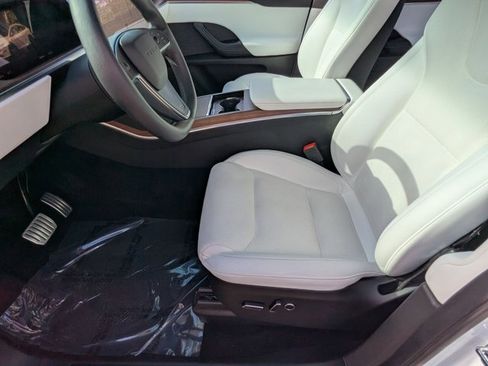 Used 2023 Tesla Model X image 11