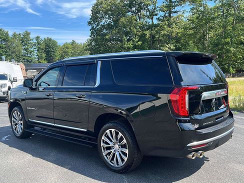 Used 2021 GMC Yukon XL Denali w/ Denali Premium Package AWD/4WD image 3