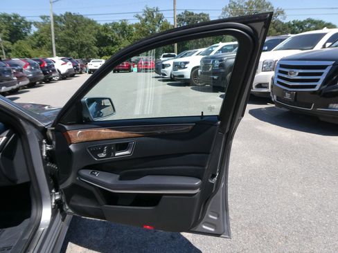 Used 2015 Mercedes-Benz E 350 4MATIC Sedan image 25