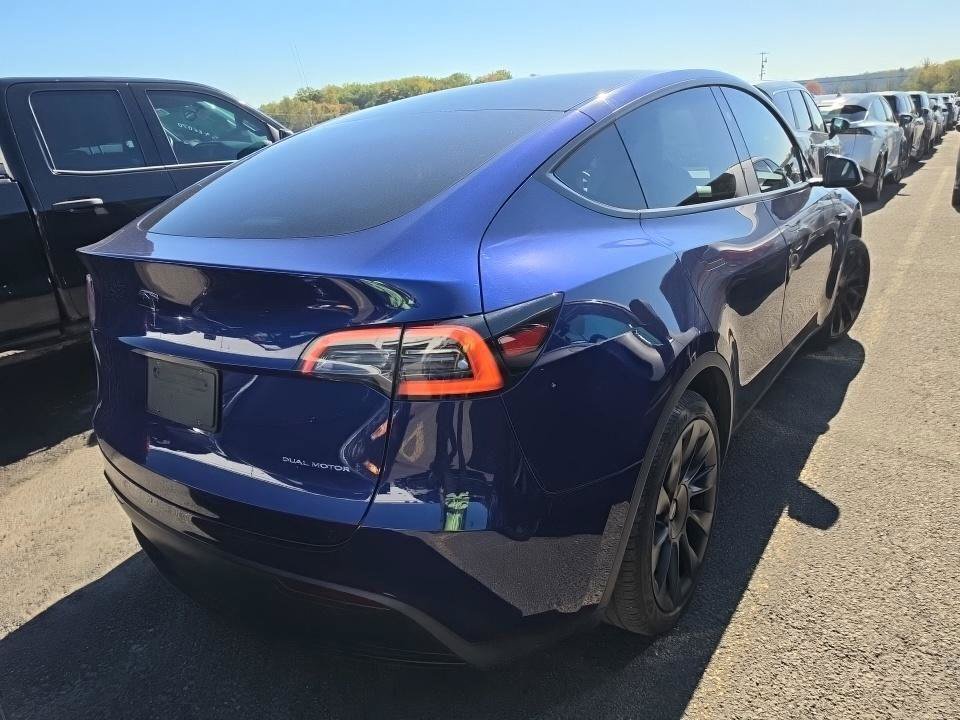 Used 2024 Tesla Model Y Long Range AWD/4WD image 4