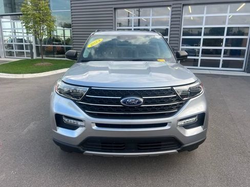 Used 2023 Ford Explorer XLT w/ Equipment Group 202A AWD/4WD image 2