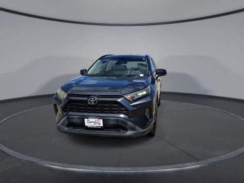 Used 2021 Toyota RAV4 LE FWD image 3