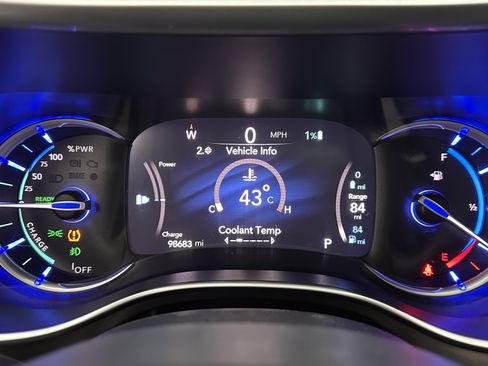 Used 2018 Chrysler Pacifica Limited w/ Advanced Safetytec Group FWD image 15