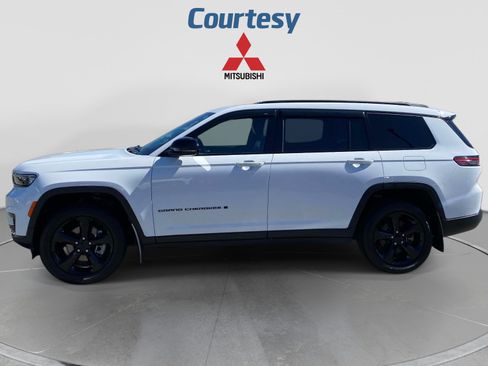 Used 2023 Jeep Grand Cherokee L Laredo AWD/4WD image 2