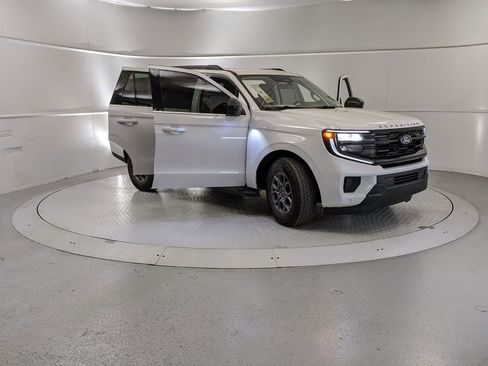 New 2025 Ford Expedition Active image 7