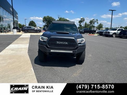Used 2017 Toyota Tacoma TRD Sport w/ Tow Package (A/T) AWD/4WD image 5