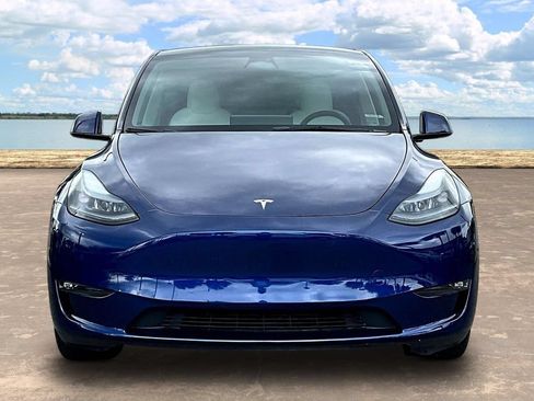 Used 2023 Tesla Model Y Long Range AWD/4WD image 2