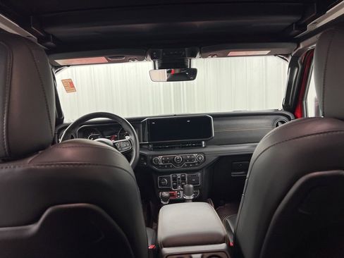 Used 2025 Jeep Wrangler Unlimited Rubicon 392 AWD/4WD image 15
