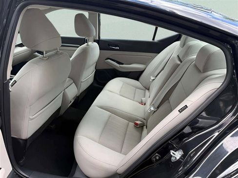 Used 2021 Nissan Altima 2.5 SV FWD image 12